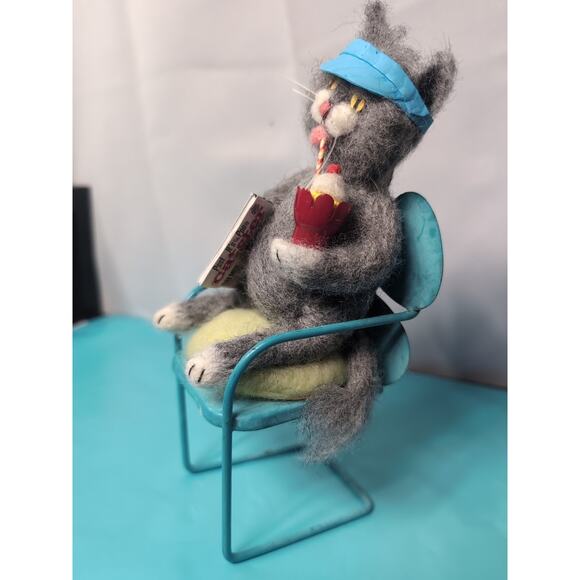 Vintage Needle-Felted Cat Figurine With Chair Magazine Sundae 8" Wool - Picture 4 of 5